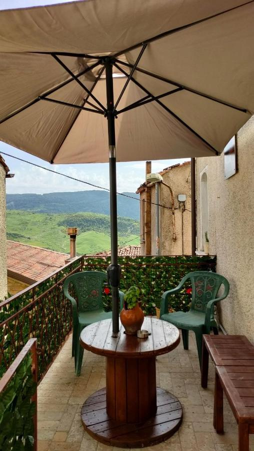 La Via Di Fuga Appartement Pietrapertosa Buitenkant foto
