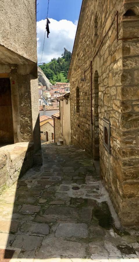 La Via Di Fuga Appartement Pietrapertosa Buitenkant foto
