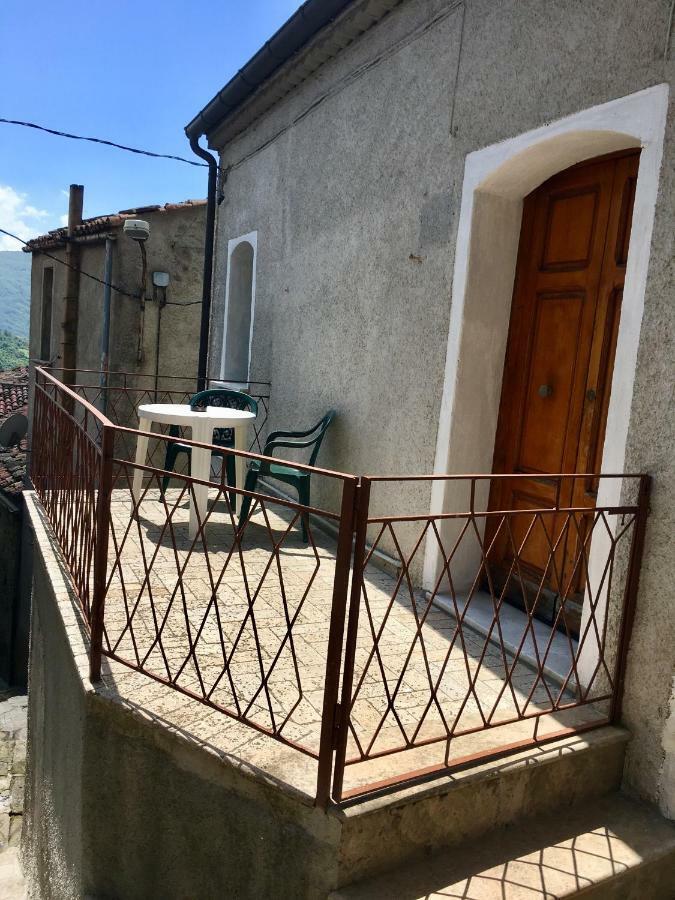La Via Di Fuga Appartement Pietrapertosa Buitenkant foto